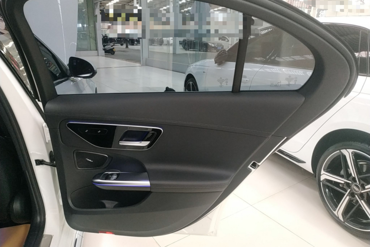 奔驰C级 2023款 C 260 L 运动版中控内饰7006