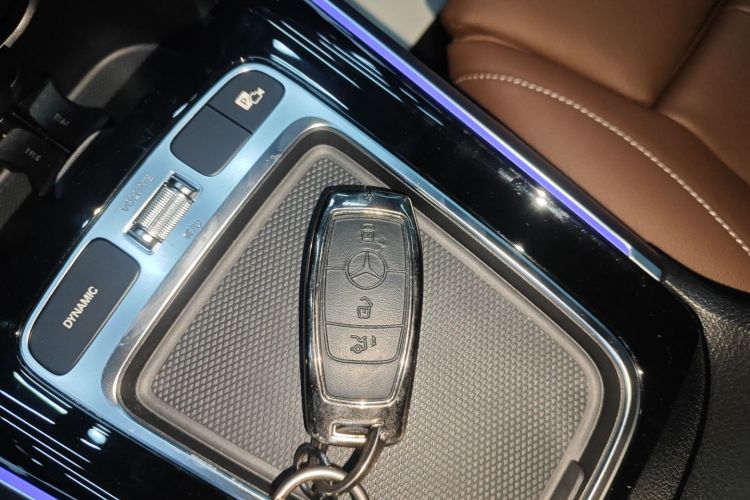 奔驰GLB 2025款 GLB 220 时尚型中控内饰7001