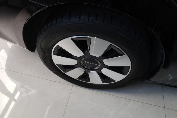 极氪009 2022款 ME版车身外观6008