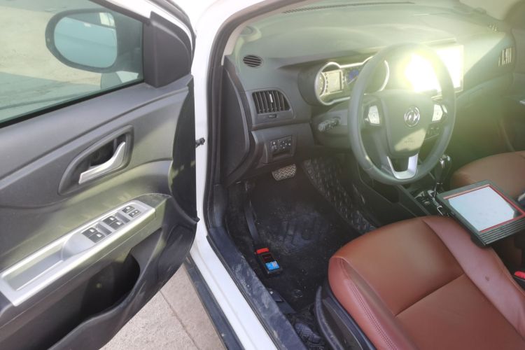 东风风神AX3 2017款 领先版 1.5L 自动尚酷型中控内饰7003