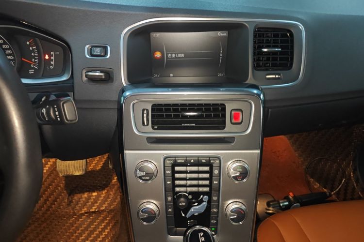 沃尔沃S60 2019款 S60L 改款 T5 智进进阶版中控内饰16
