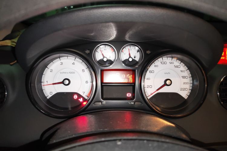 标致408 2013款 2.0L 自动舒适版中控内饰14