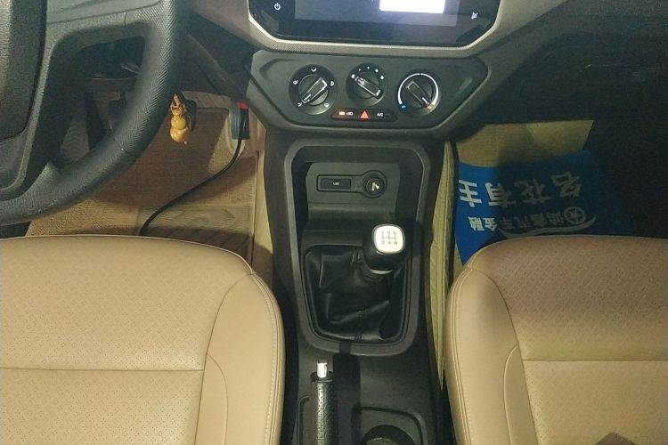 五菱汽车 五菱宏光 2018款 1.5L S舒适型L2B中控内饰18