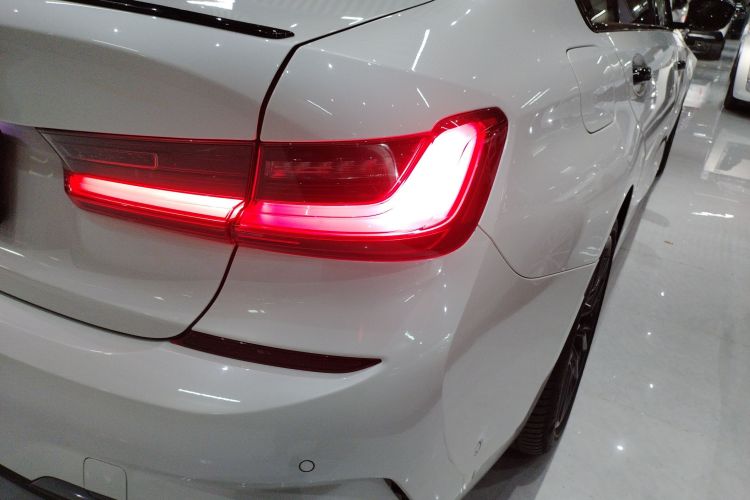 宝马3系 2021款 325Li M运动曜夜套装车身外观9