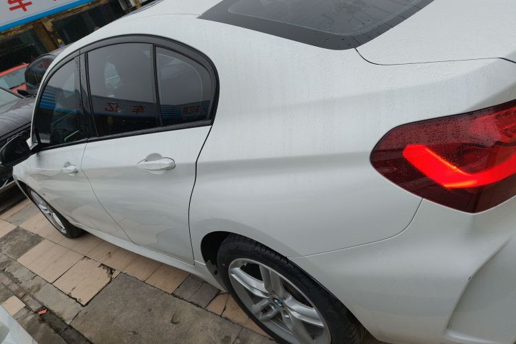 宝马1系 2023款 120i M运动曜夜版车身外观4