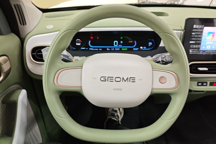 吉利银河 2025款 210km 熊猫骑士中控内饰13