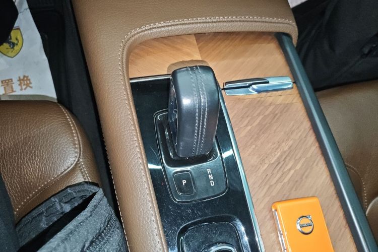 沃尔沃XC90 2021款 B6 智逸豪华版 7座中控内饰18