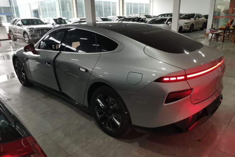 小鹏P7 2022款 480E+车身外观4