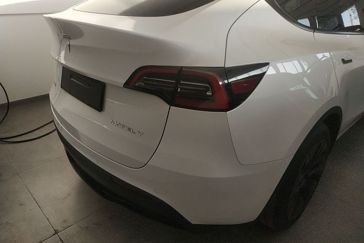 特斯拉 Model Y 2023款 后轮驱动版车身外观6004