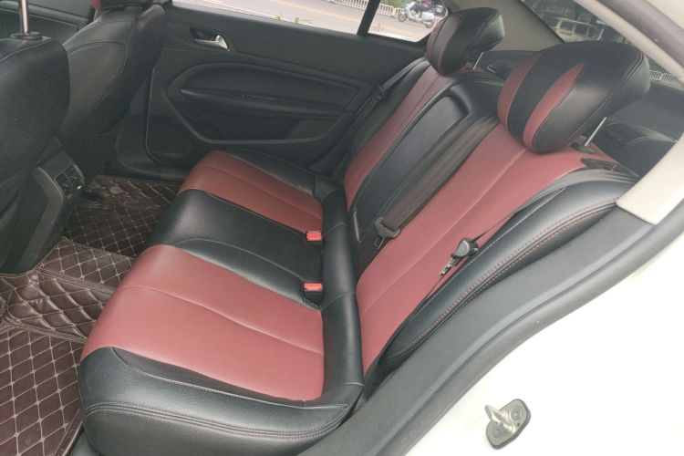 标致408 2016款 1.6T 自动豪华版中控内饰21