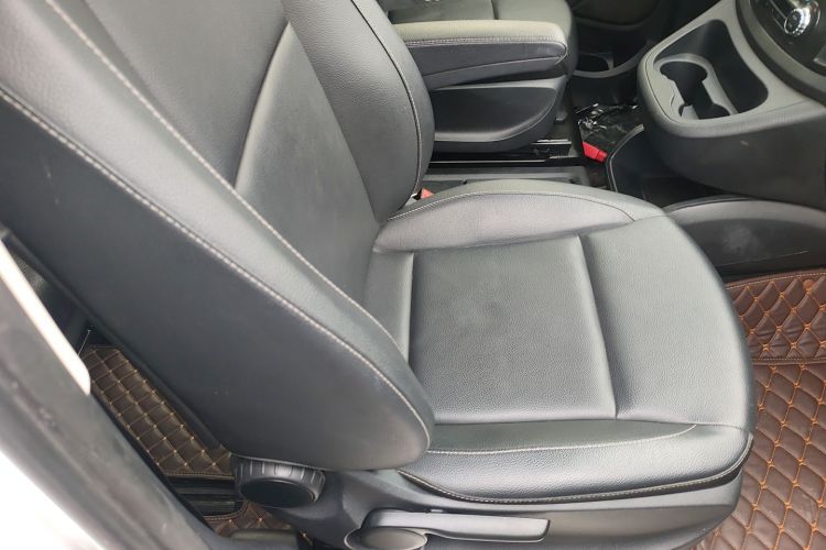 奔驰 威霆 2016款 2.0T 商务版局部细节41