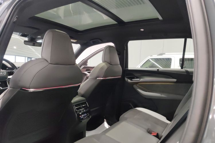 奥迪Q6 2023款 45 TFSI quattro 齐云型 飞骑套装中控内饰22