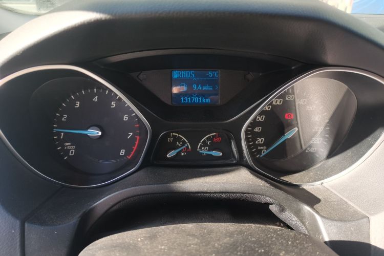 福特 福克斯 2012款 两厢 1.6L 自动风尚型中控内饰15