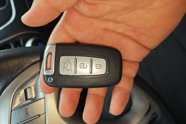 北京现代ix35 2012款 2.0L 自动两驱精英版GLS中控内饰7001