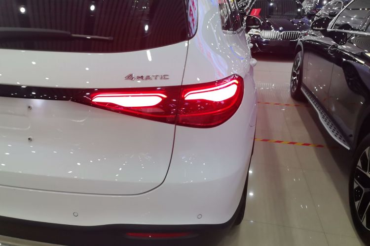 奔驰GLC 2023款 GLC 260 L 4MATIC 动感型 7座车身外观9