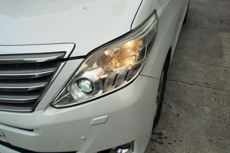 丰田 埃尔法 2012款 3.5L 豪华版局部细节36