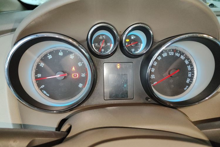 别克 英朗 2013款 GT 1.6L 手动舒适版中控内饰14