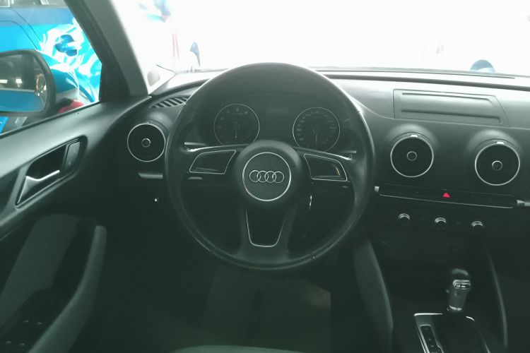 奥迪A3 2017款 Sportback 35 TFSI 进取型中控内饰13