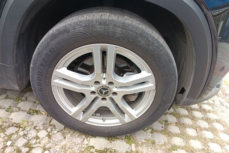 奔驰GLB 2021款 GLB 200 动感型车身外观10