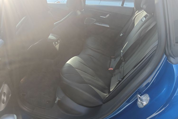 奔驰EQE 2022款 350 先型特别版中控内饰21