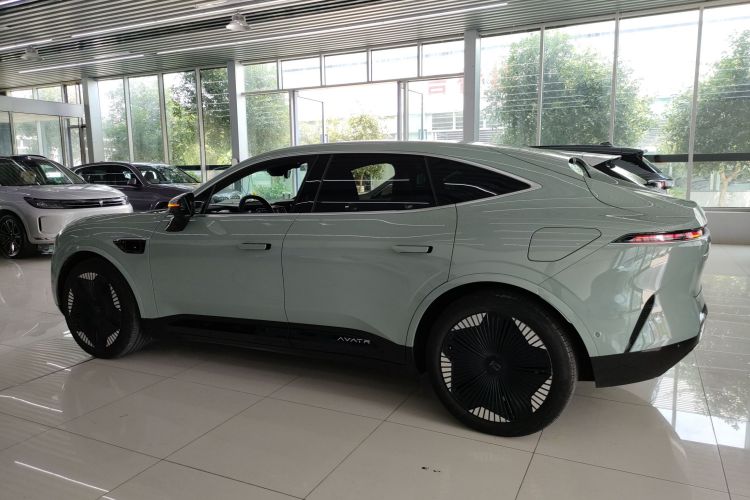 阿维塔11 2023款 鸿蒙 90度 后驱版车身外观4