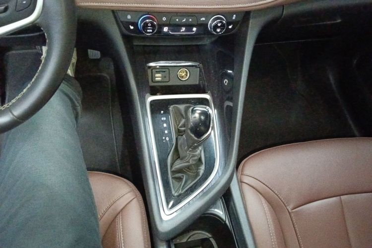 别克GL6 2018款 18T 5座豪华型中控内饰18