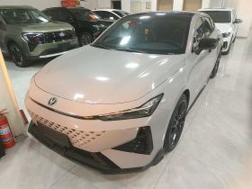 长安UNI-V 2024款 1.5T 尊贵运动型