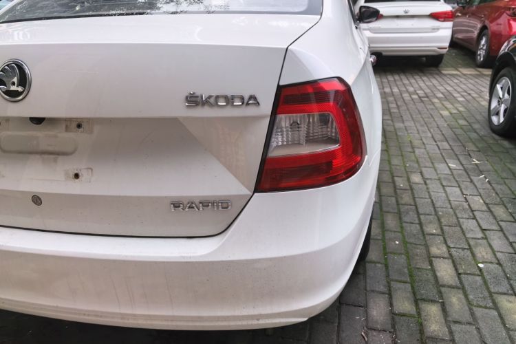 斯柯达 昕锐 2016款 1.6L 自动前行版车身外观9