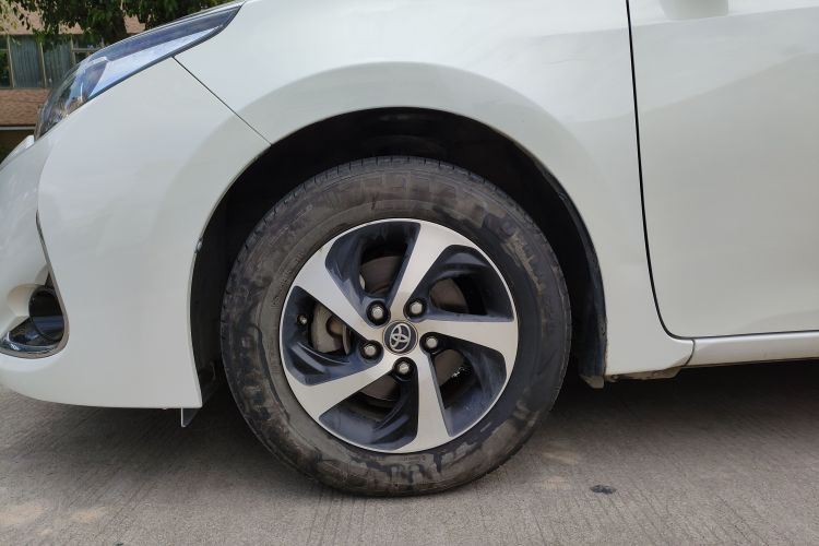 丰田 雷凌 2017款 改款 185T CVT精英版 国VI车身外观35