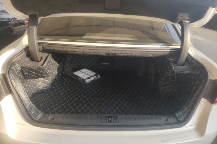 吉利汽车 博瑞 2017款 1.8T 尊贵型机舱底盘23