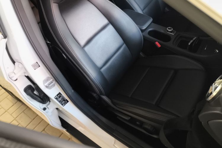 奔驰GLA 2016款 GLA 200 时尚型局部细节41