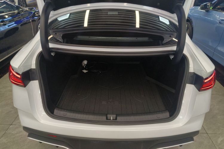 比亚迪 海豹06新能源 2024款 DM-i 80KM豪华型机舱底盘23