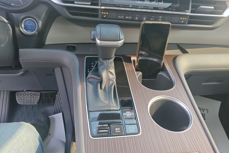 丰田 格瑞维亚 2023款 2.5L混动 尊贵PLUS版局部细节18