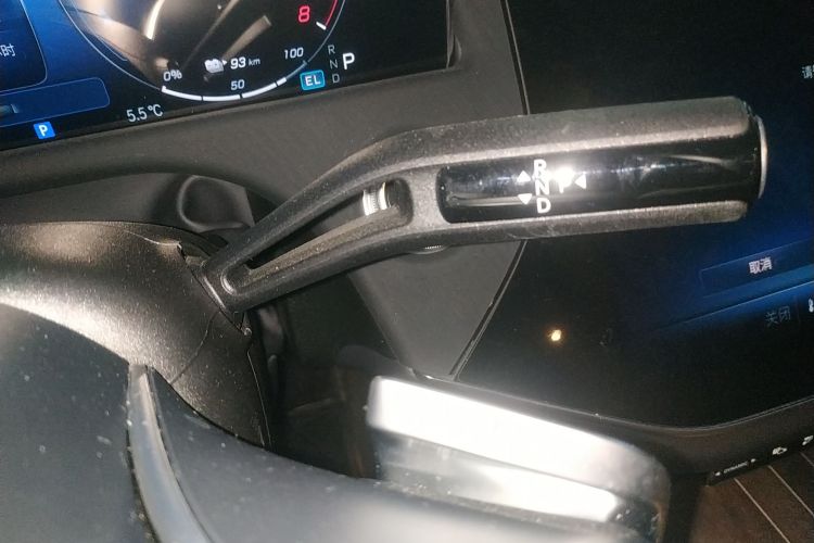 奔驰E级新能源 2024款 E 350 e L 插电式混合动力轿车中控内饰18