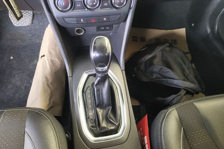 奇瑞 瑞虎3X 2018款 1.5L 自动精英版中控内饰18