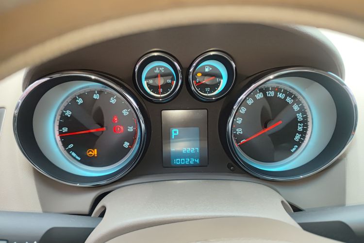 别克 英朗 2013款 GT 1.6L 自动时尚版中控内饰14