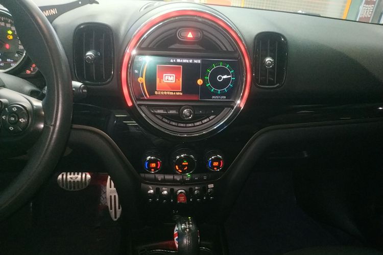 MINI Countryman 2019款 2.0T COOPER S ALL4 经典派局部细节16