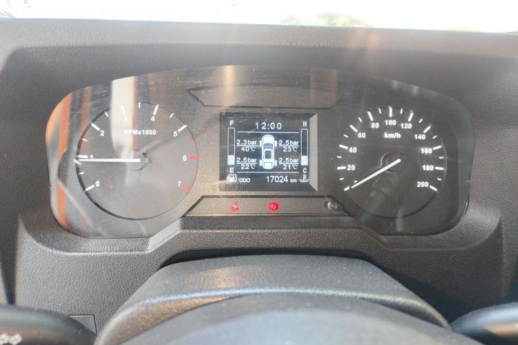 BAW北汽制造 212经典 2023款 狙击手 2.4T 手动轻装款中控内饰14