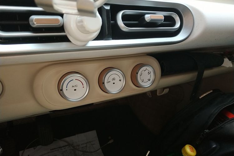 五菱汽车 宏光MINIEV 2024款 第三代 215km 进阶版中控内饰16