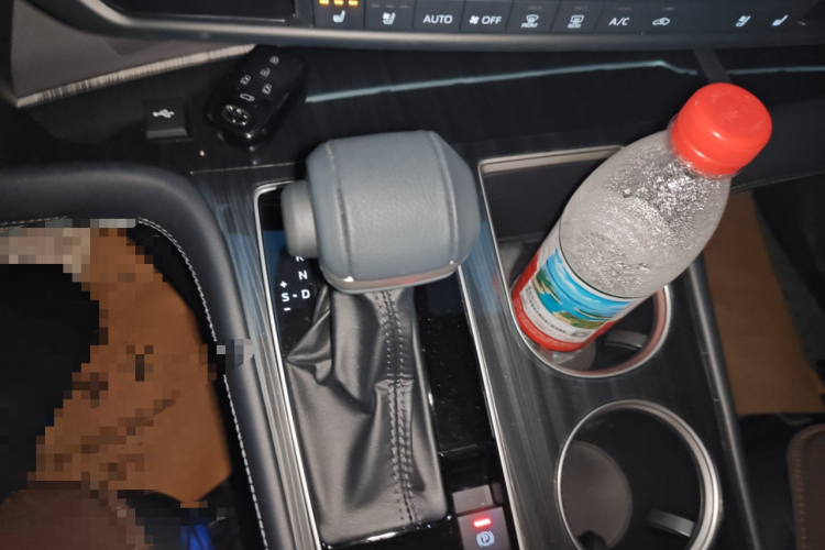 丰田 赛那SIENNA 2024款 2.5L混动 四驱尊贵版中控内饰18