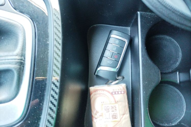 广汽传祺 传祺M6 2019款 270T 自动尊贵版（七座）国V中控内饰7001