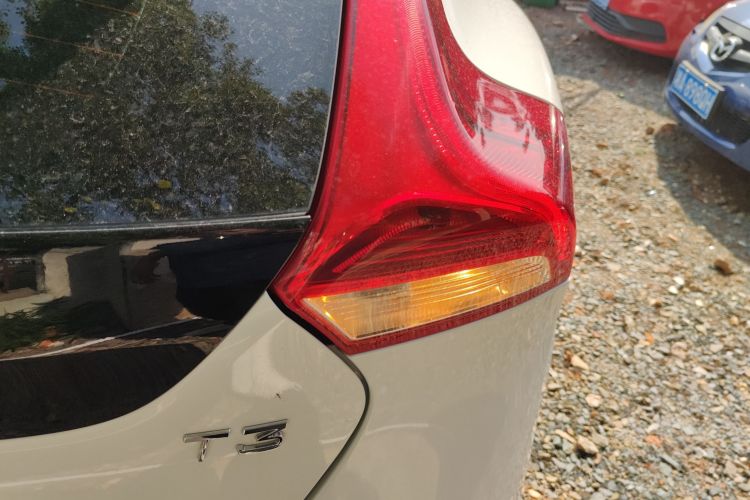 沃尔沃V40 2019款 T3 智逸版车身外观9