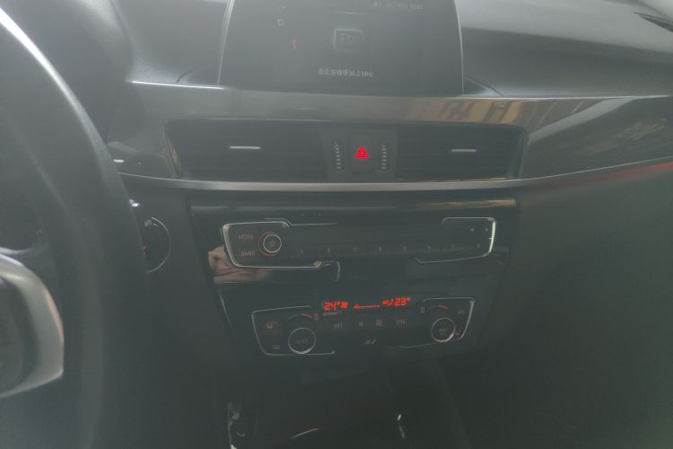 宝马X1 2018款 sDrive18Li 尊享型中控内饰16