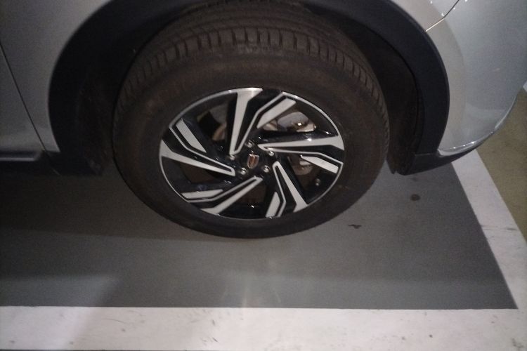 红旗HS5 2022款 改款 2.0T 智联旗享版车身外观10