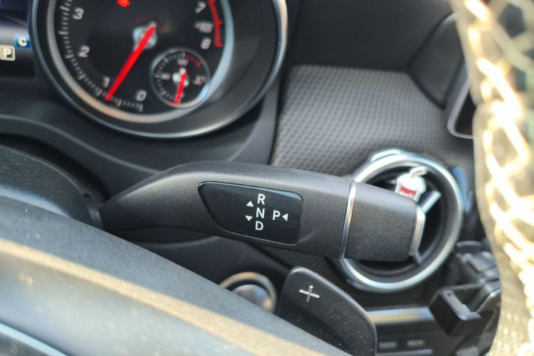 奔驰GLA 2018款 GLA 200 时尚型中控内饰18