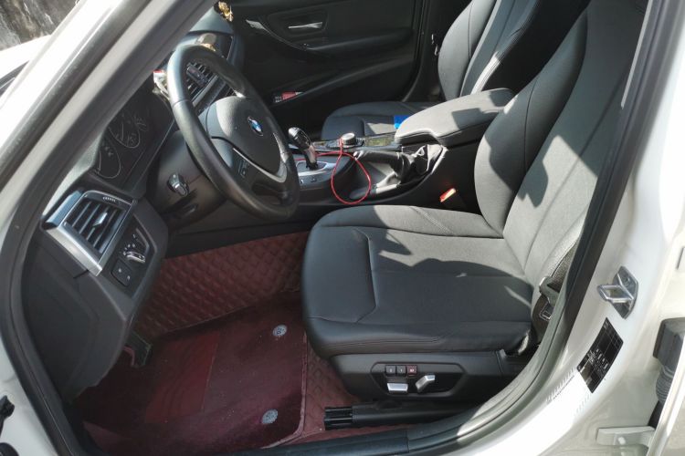 宝马3系 2016款 316i 时尚型局部细节19