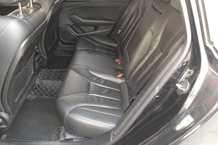 红旗H5 2019款 30TD 型动版中控内饰21