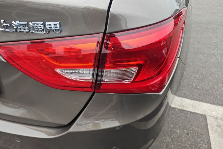 别克 英朗 2015款 15N 自动精英型车身外观9