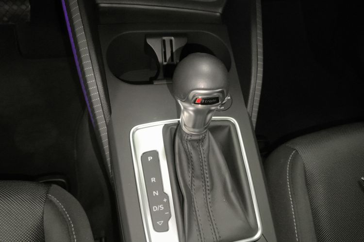 奥迪Q2L 2018款 35 TFSI 上市专享版 国VI中控内饰18