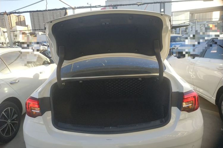 别克 君威 2019款 20T 精英型 国VI机舱底盘23